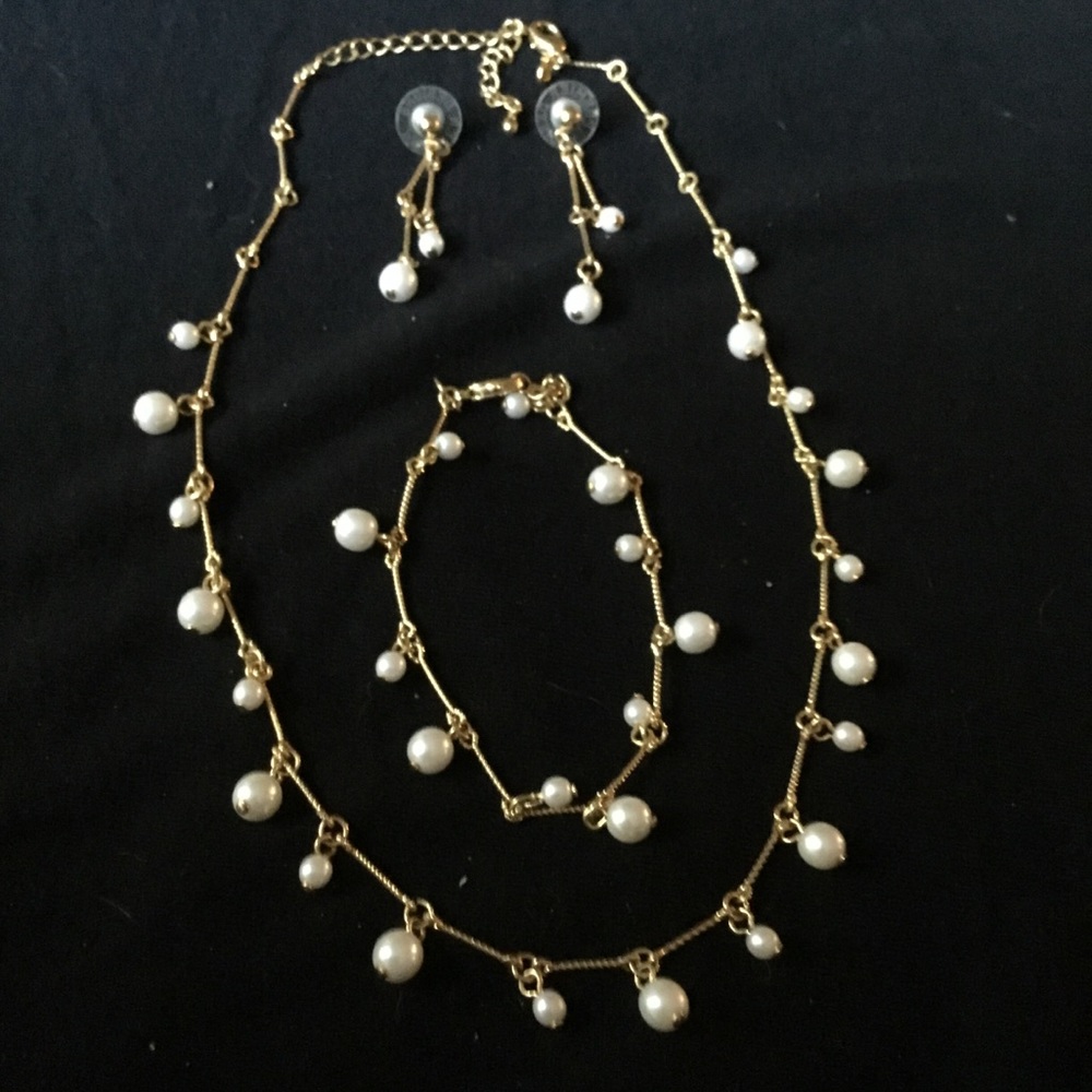 🌟White Pearl Necklace, Earring, & Bracelet Set